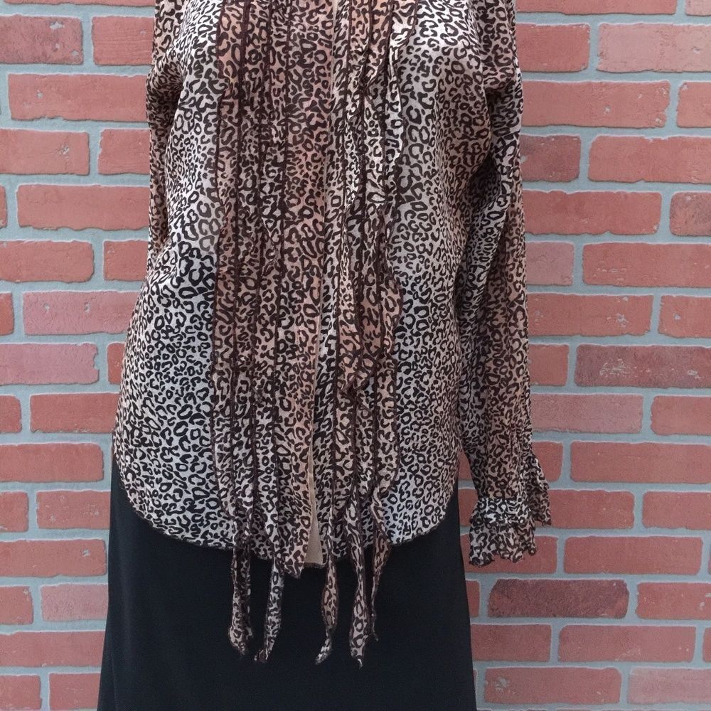Le Caviar Sz M Leopard Print Ruffled Front Button - Picture 2 of 8